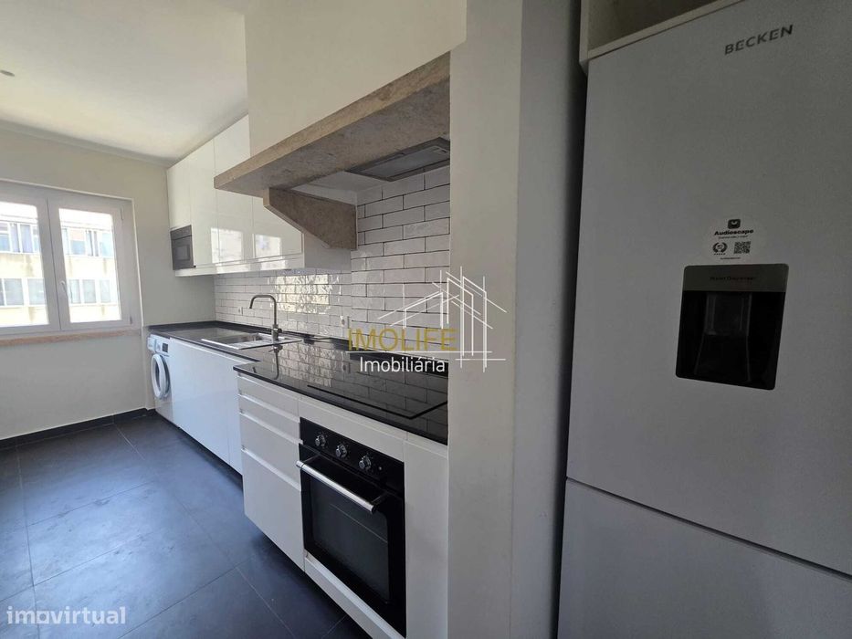 Renovated T2 Apartment with Excellent Natural Light in Campo de Ourique – Lisbon