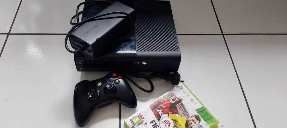 Xbox360 E 250 HDD ostatni wypust 360 uważana za najlepszą wersje komplet ze zdjęć