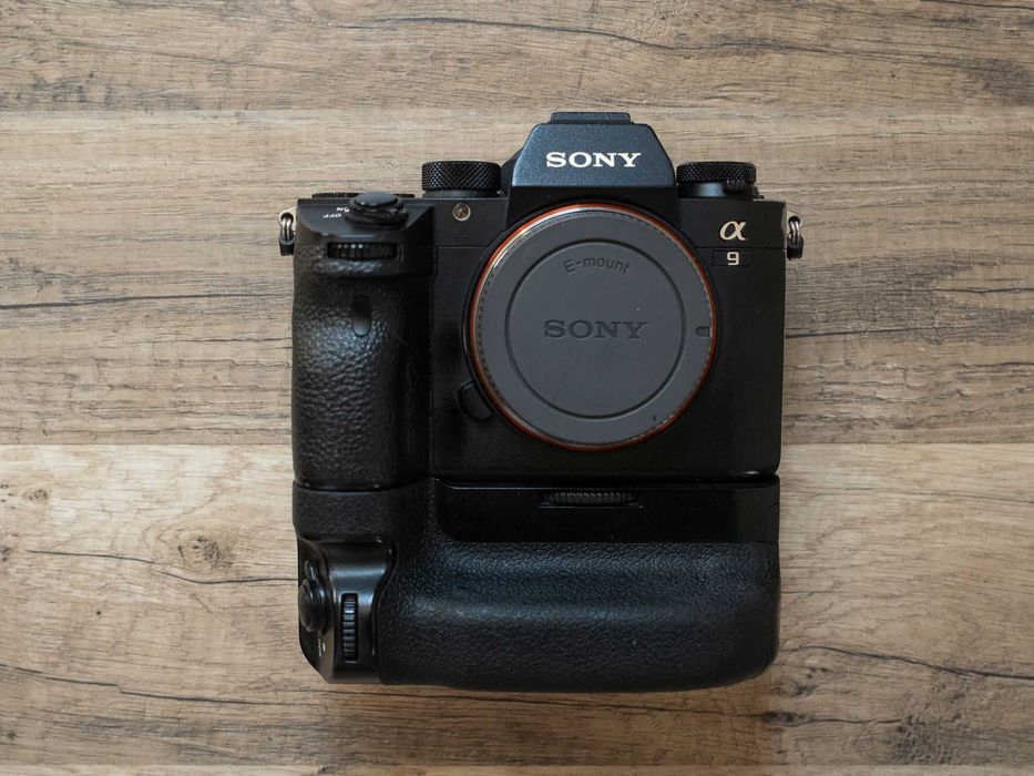 Câmera Sony A9 I + Grip Neewer