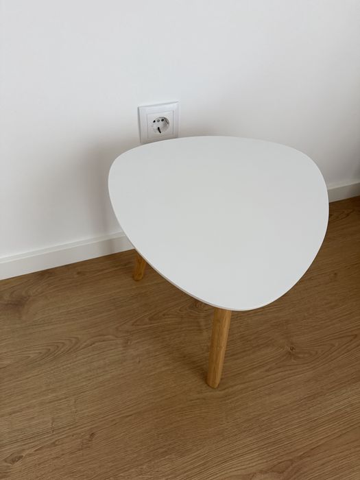 Mesa de apoio tampo branco