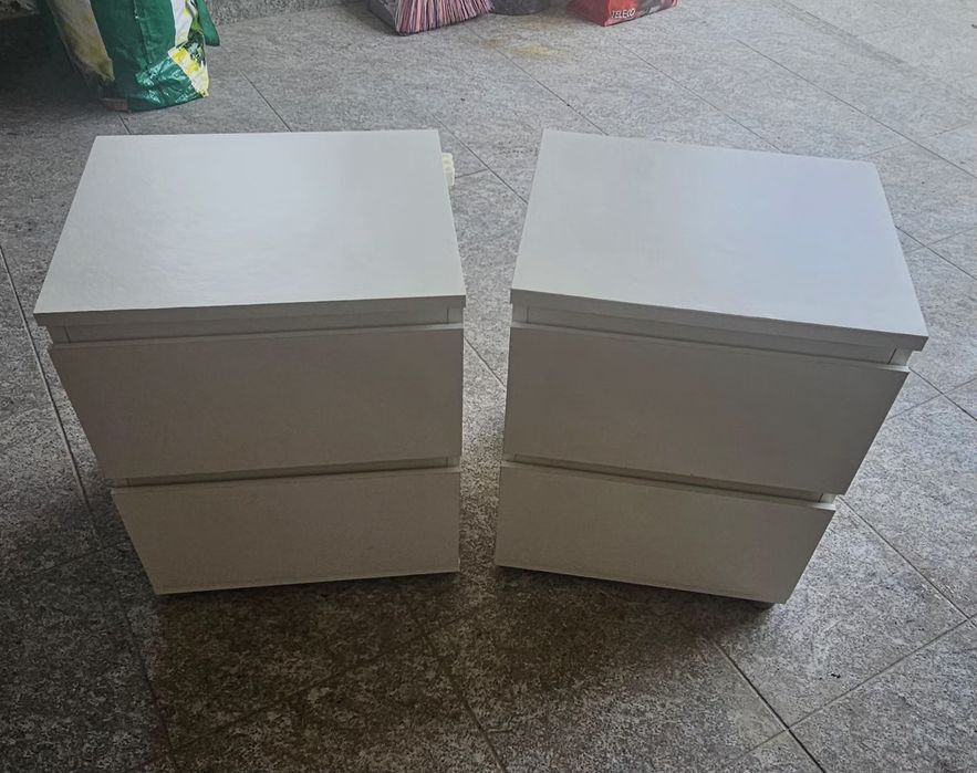 Mesas de cabeceira Kullen