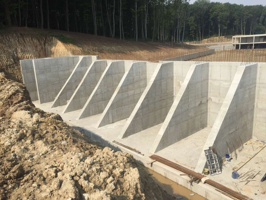 Бетонні роботи,підпірні стіни,фундаменти