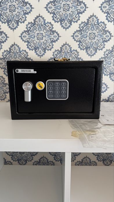 Cofre eletrónico Yale com código e chaves