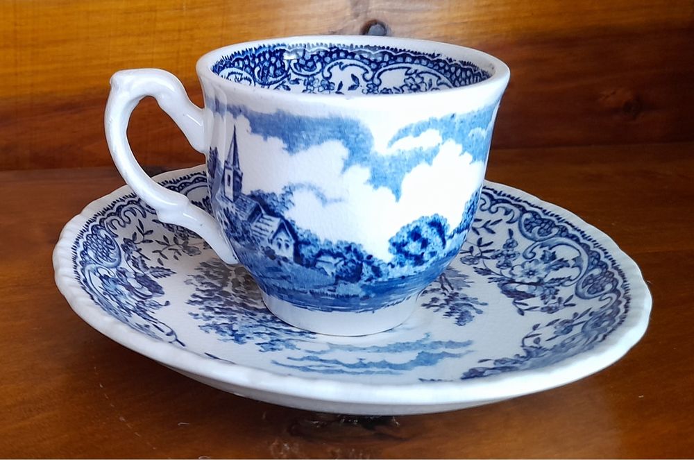 Conjunto chávena e pires Royal Tudor Ware