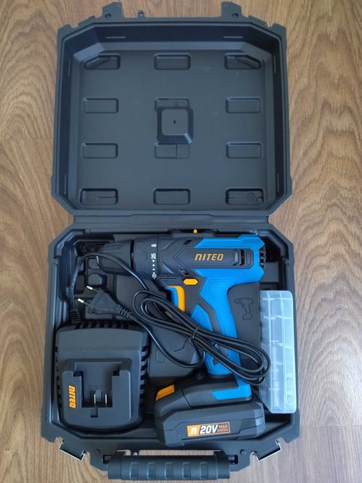 Nowa Akumulatorowa wiertarko-wkrętarka 20 V MAX w walizce