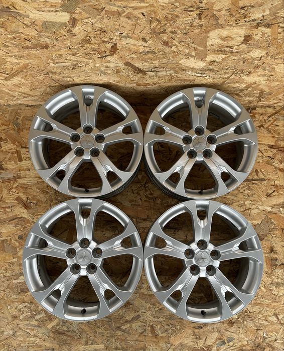 Диски5/114.3R18 ET38 цо(діа)67.1  титани диски