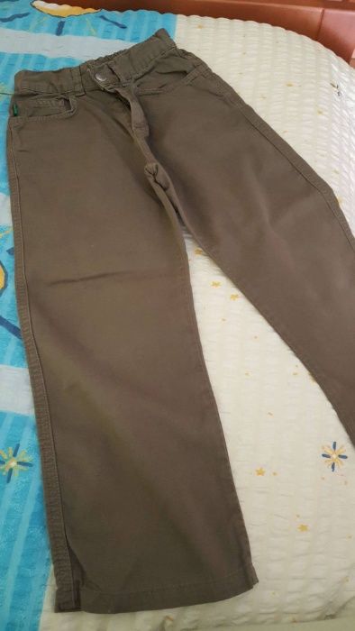 Calça 6 anos caqui como nova da benetton