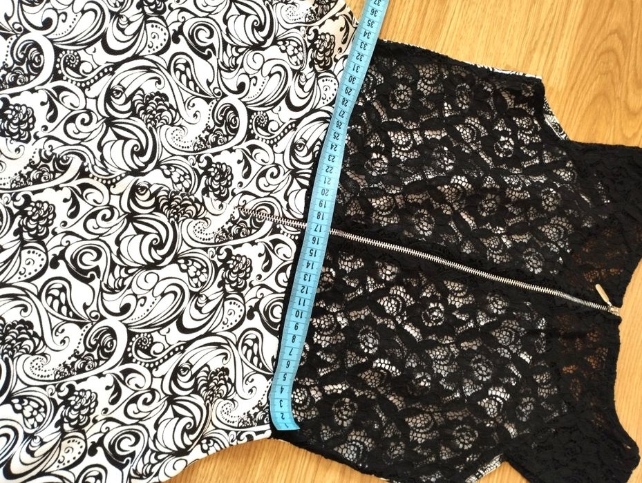 Sukienka z koronką M