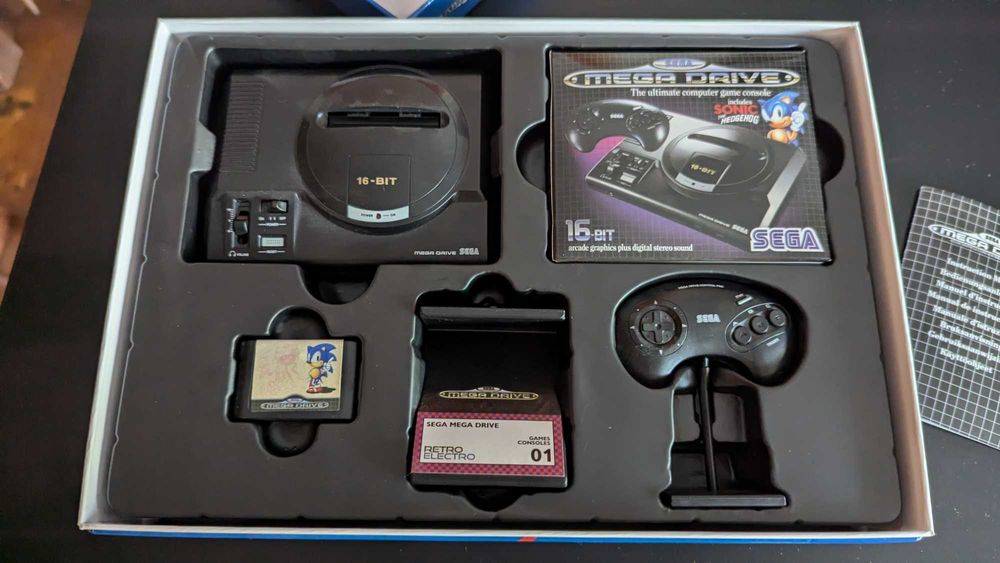 Modelo miniatura da Sega Mega Drive