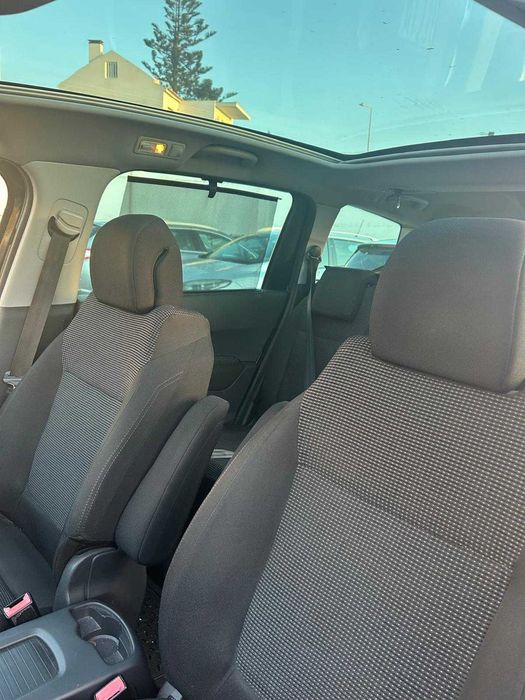 PEUGEOT 5008 2.000 HDI 7lg