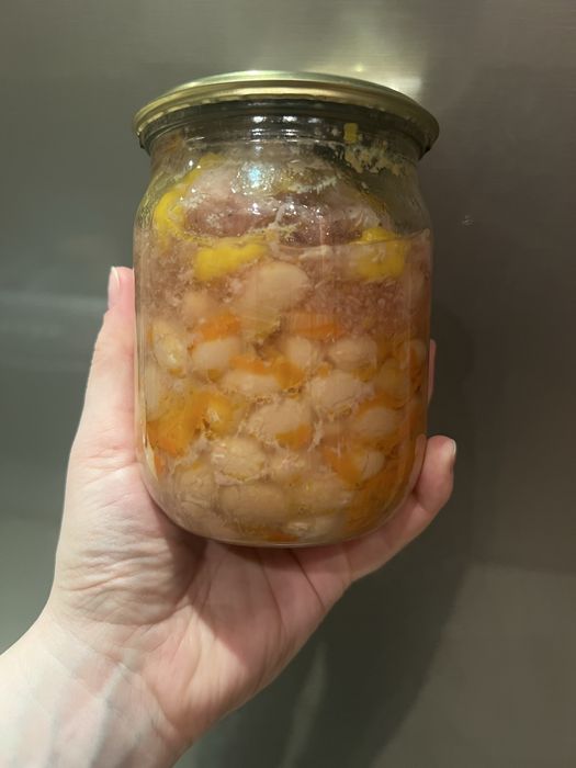 Квасоля з мʼясом та засмажкою ( цибуля та морква )