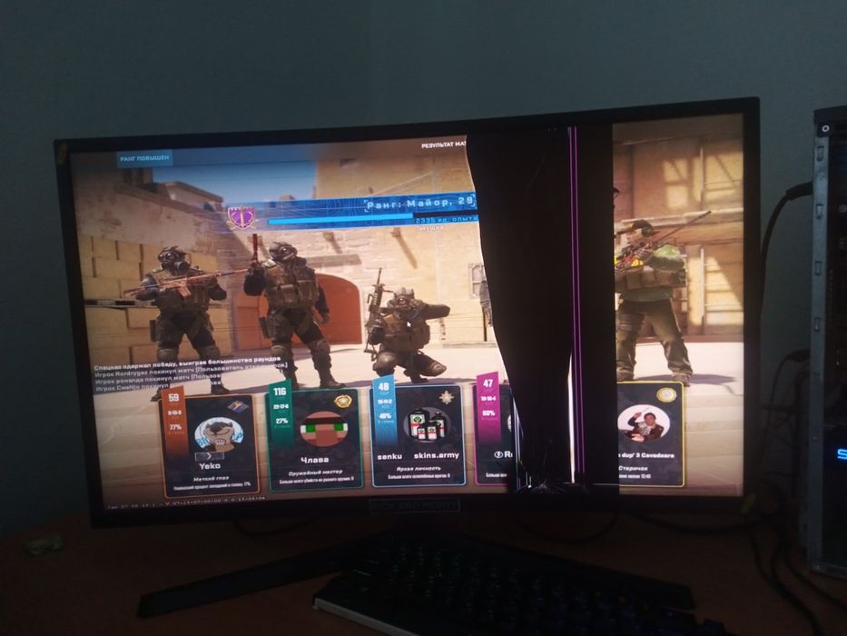 Монитор 144гц, побита матриця.