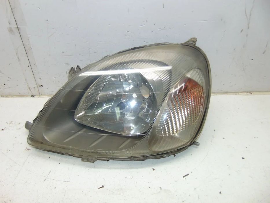 Toyota Yaris farol