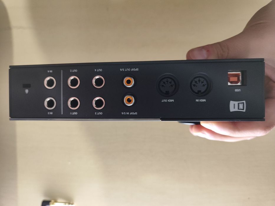 Komplete Audio 6 MK2 Native Instruments Placa Interface Audio