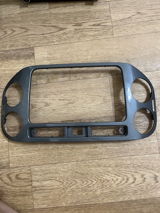 Штатная магнитола на Volkswagen Tiguan 2011