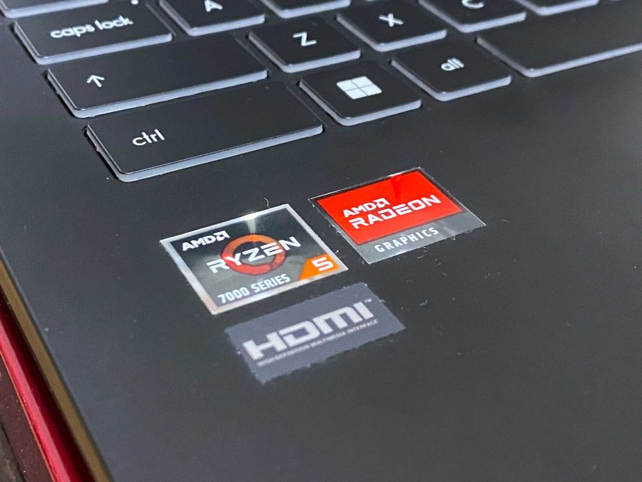 Portátil MSI 15.6" Modern 15 B7M-213XPT Classic Black