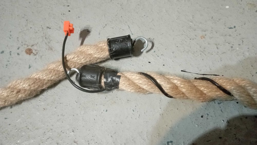 Lampa z bala i liny jutowej