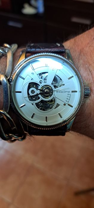 Relógio automático exactime.