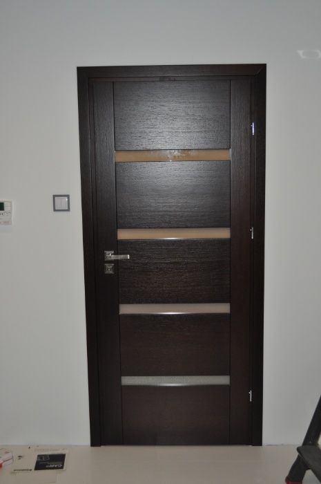 Drzwi wewnętrzne drewniane z montażem w8