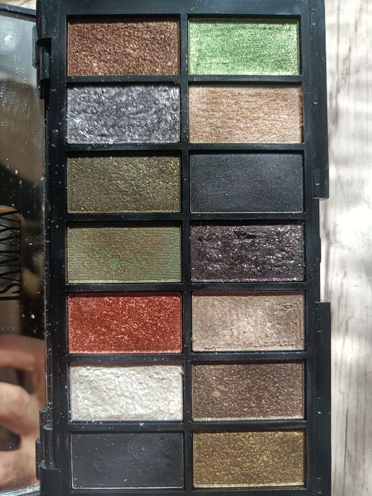 Isamaya paleta cieni, cienie