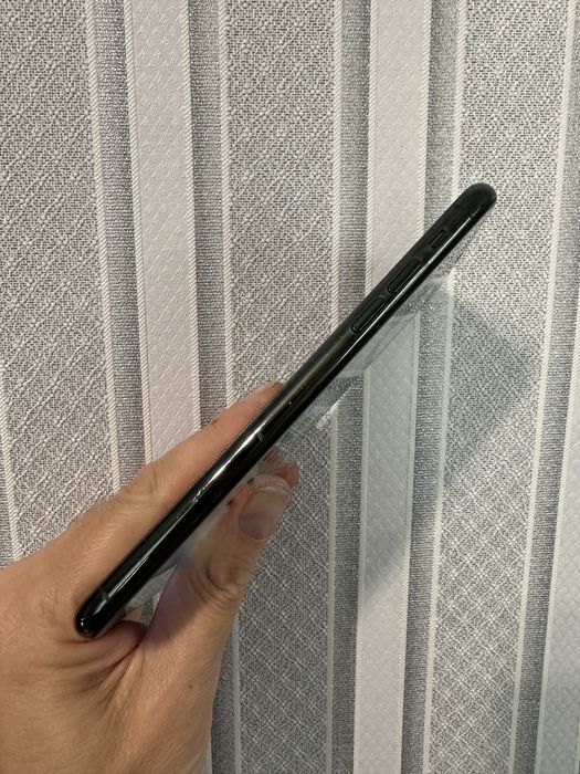 Apple iPhone 11  pro max 256 gb. Неверлок, акб 100