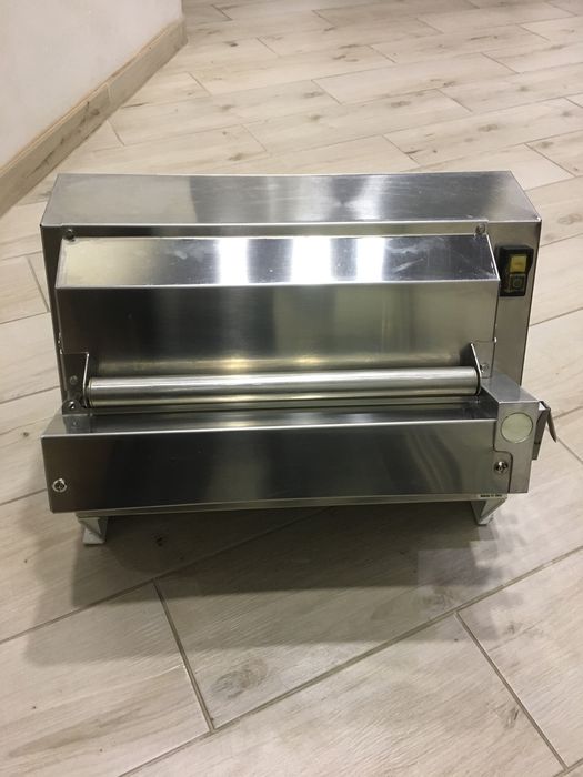 Продам професійну Італійську тісторозкатку IGF