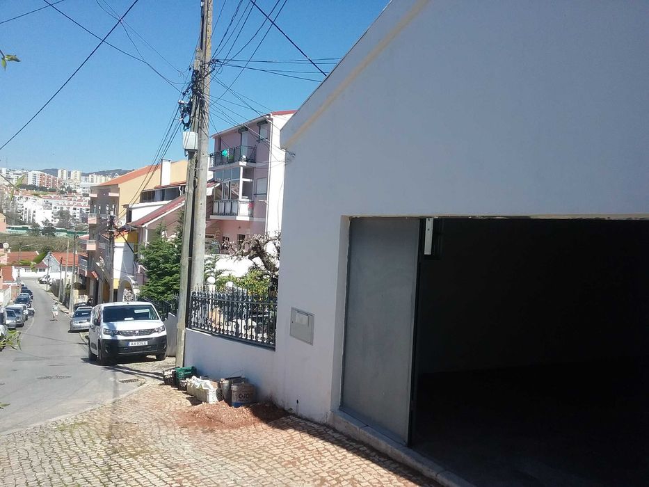 ARRENDA-SE ARMRMAZEM : Quinta  José  Luís / Pontinha, R. Rainha D. Amélia