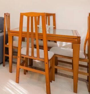 Mesa sala com 4 cadeiras praticamente nova