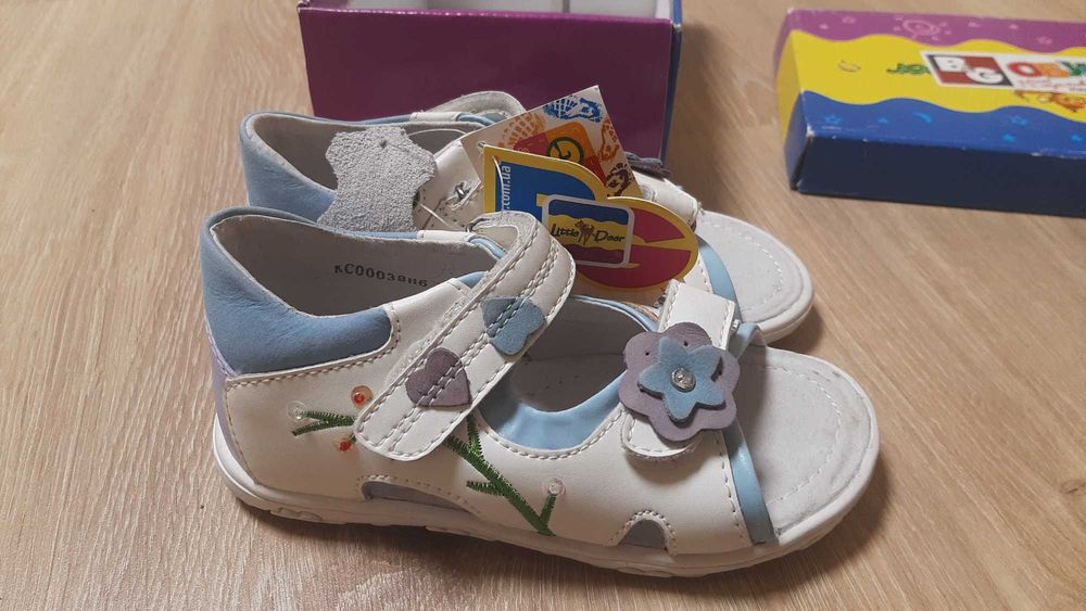 Детские босоножки B&G для девочек