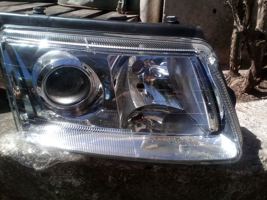 2 Faróis de VW Passat xenon novos