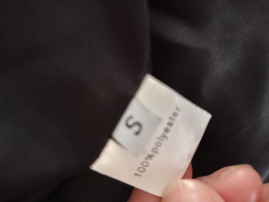 Светоотражающая,теплая куртка! ребенка будет видно на переходе дороги!