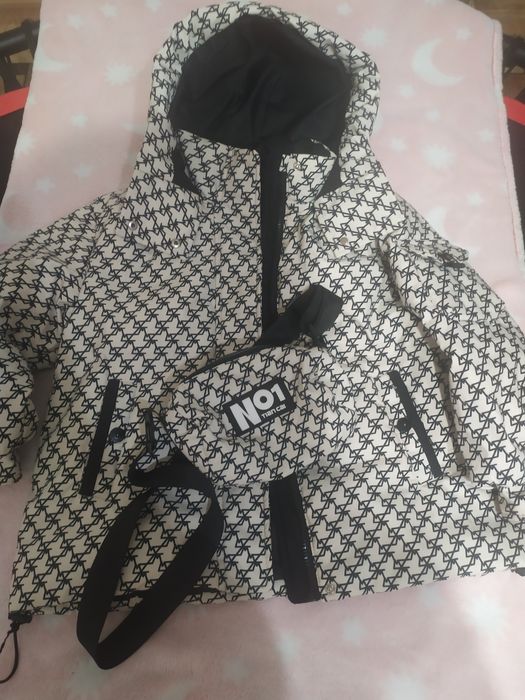 Курточка для дівчинки, дуже гарна.