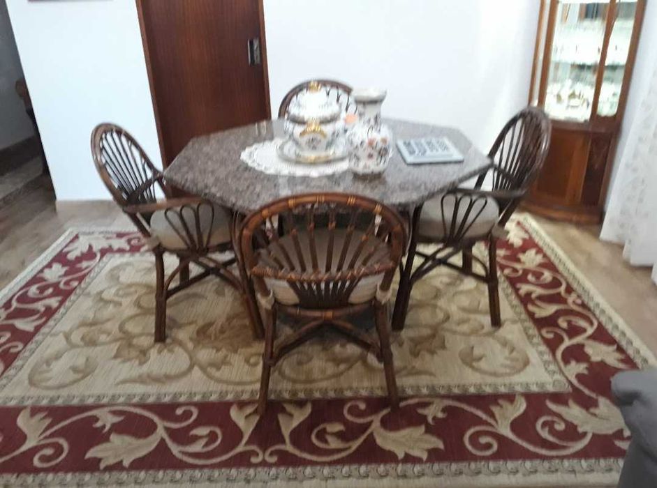 Mesa de Refeições Octogonal em Granito imitar Madeira Exótica...