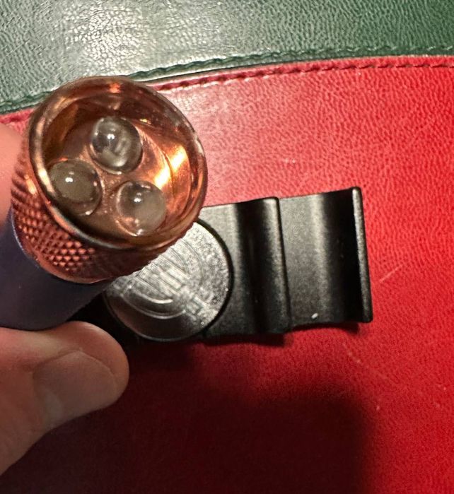 Брелок на ключі і фонарик