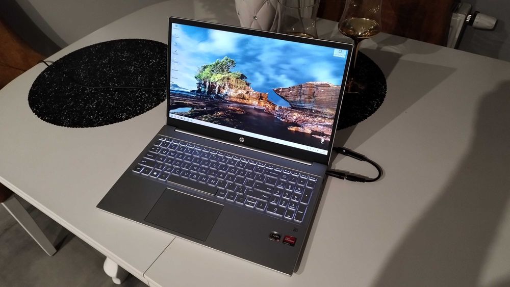 Laptop HP Pavilion 15 Ryzen 5-5500U 16GB 512GB SSD FullHD