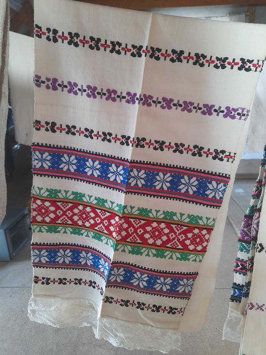 Рушники вишиті?доріжки домотканні