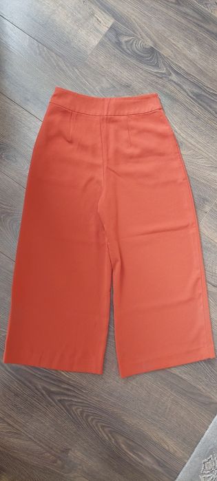Spodnie damskie z szerokimi nogawkami Bershka 34