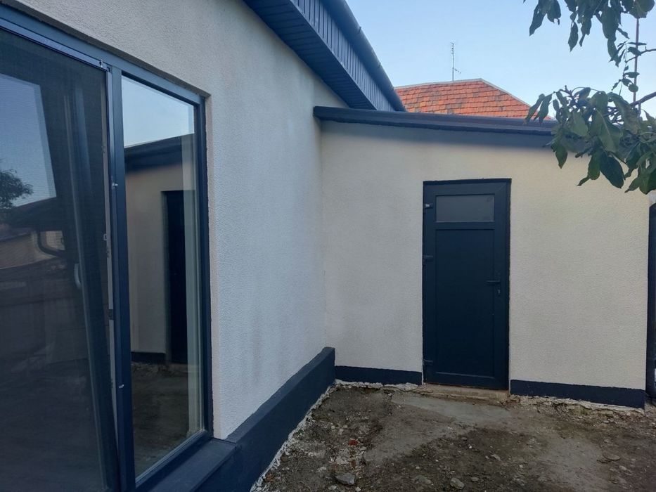 Берегове центр продається будинок, в центрі міста