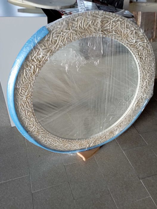 Moldura c espelho , aplicações em dourado