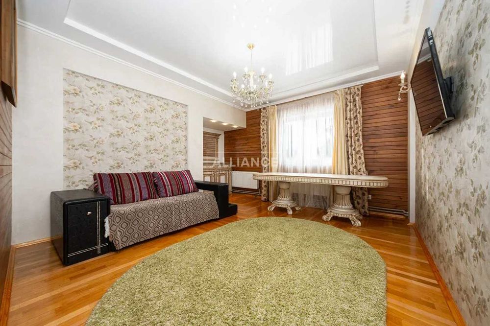 Затишний будинок з ремонтом в Надвірній!