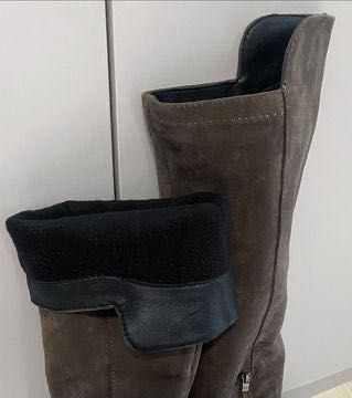 Гарні стильні чоботи ботфорди