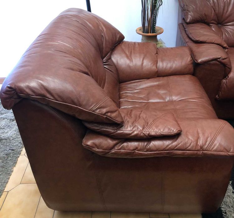 Ofereço sofá na compra de 2 poltronas individuais!