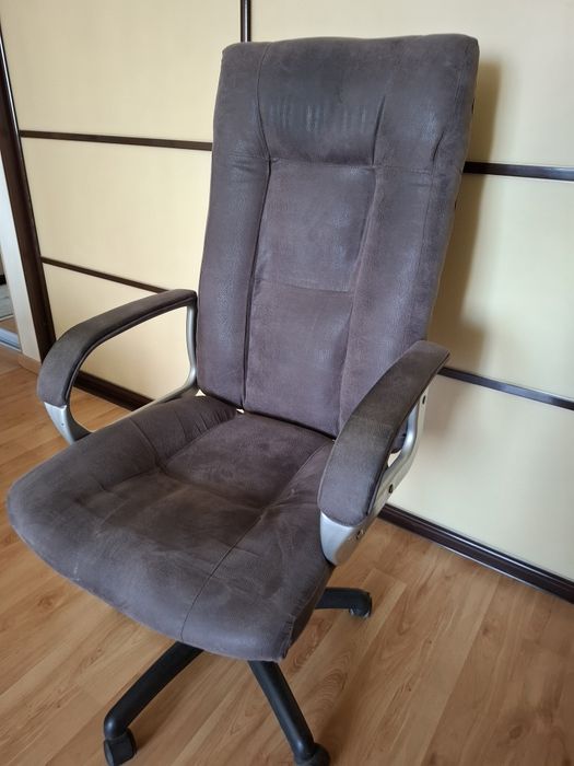 Продам офісне крісло