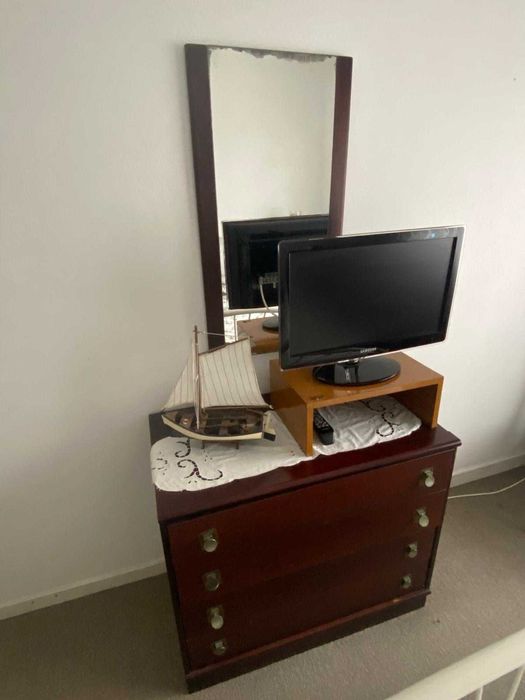 Conjunto cómoda e duas mesas de cabeceira