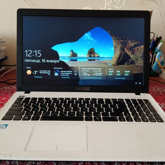 Ноутбук ASUS X550C
