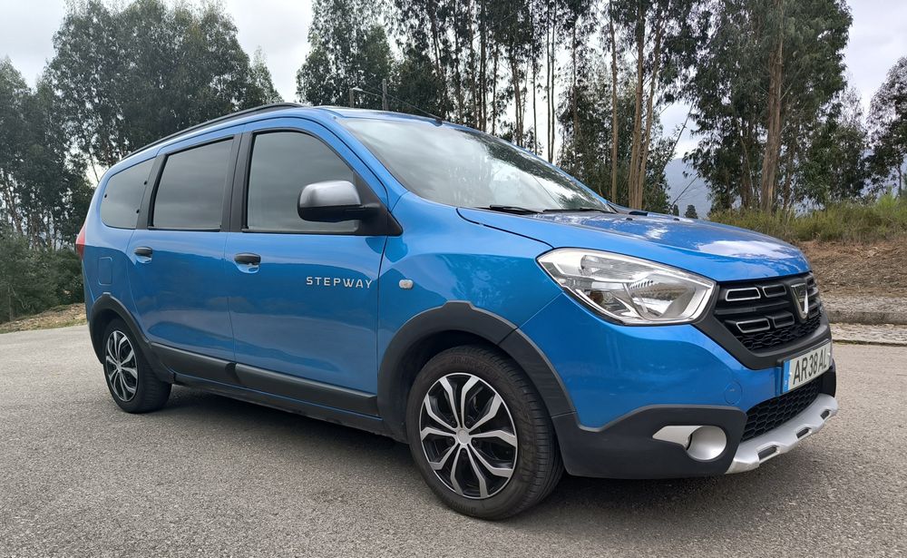 Dacia Lodgy 1.5 Blue dCi Stepway 7L - Nova e Revisada