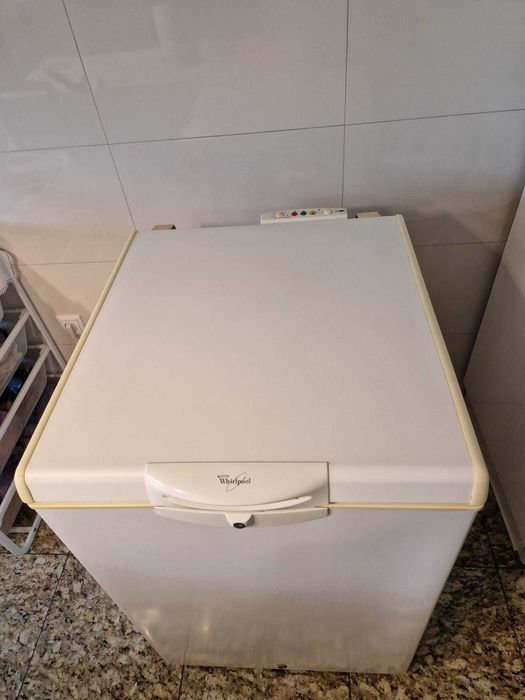Arca congeladora vertical Whirlpool