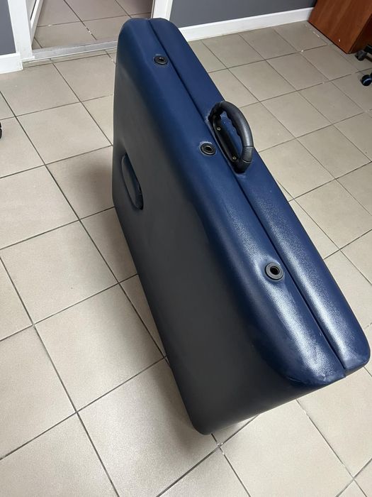 Продаеться масажний стіл