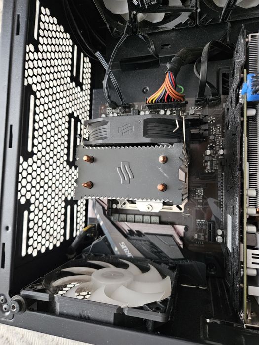 Komputer stacjonarny (desktop)