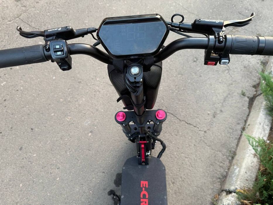 Продам электросамокат crosser rocket